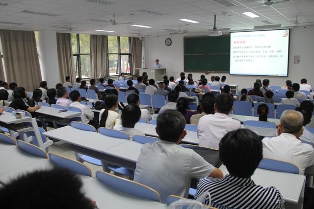 精心准备新生家长会